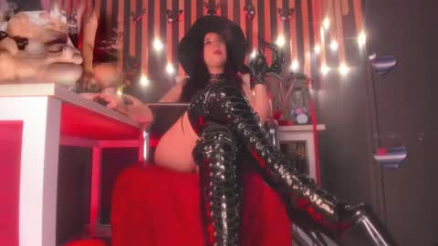 Snapshot of sharoon_gold chatting on March 11, 11:04 pm Your mistress Sharon online show from March 11, 11:04 pm