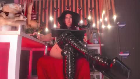 Snapshot of sharoon_gold chatting on March 12, 2:09 am Your mistress Sharon online show from March 12, 2:09 am