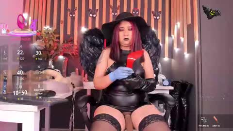 Snapshot of sharoon_gold chatting on September 9, 9:14 pm Your mistress Sharon online show from September 9, 9:14 pm