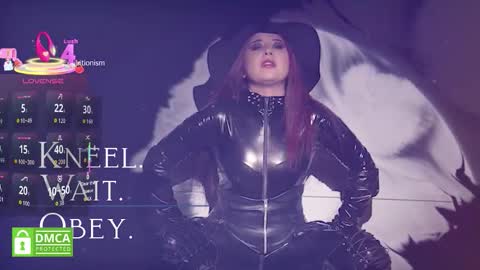 Snapshot of sharoon_gold chatting on October 23, 2:55 am Your mistress Sharon online show from October 23, 2:55 am