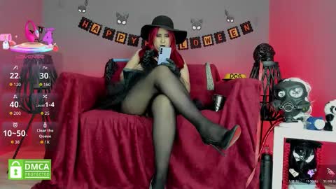 Snapshot of sharoon_gold chatting on October 29, 4:15 am Your mistress Sharon online show from October 29, 4:15 am