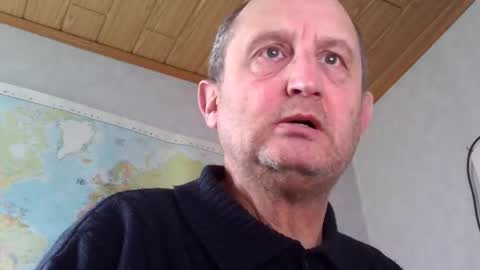 Snapshot of sharpshoder chatting on December 6, 11:33 am Peter online show from December 6, 11:33 am