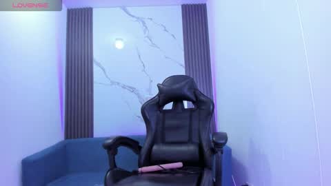 Snapshot of shaunadream chatting on October 10, 3:05 am Lady Shauna online show from October 10, 3:05 am