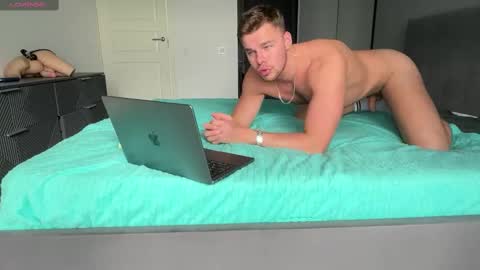 Snapshot of shavarace1 chatting on March 7, 9:29 am cumshoters online show from March 7, 9:29 am