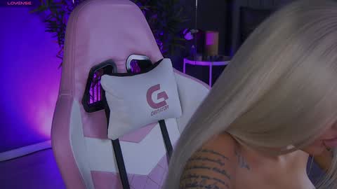 shayblonde online show from December 31, 2:51 am