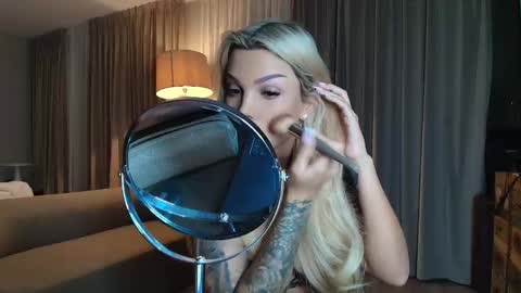 Snapshot of shayblonde chatting on November 21, 8:51 pm shayblonde online show from November 21, 8:51 pm