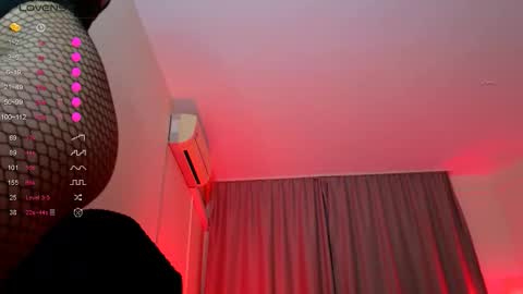 Snapshot of shayloren chatting on October 21, 3:18 am Shay online show from October 21, 3:18 am