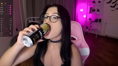 Snapshot of shayloren chatting on November 17, 3:45 am Shay online show from November 17, 3:45 am