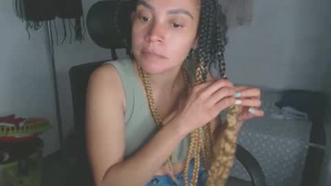 Snapshot of shayna_cute chatting on April 28, 2:27 am Shayna online show from April 28, 2:27 am