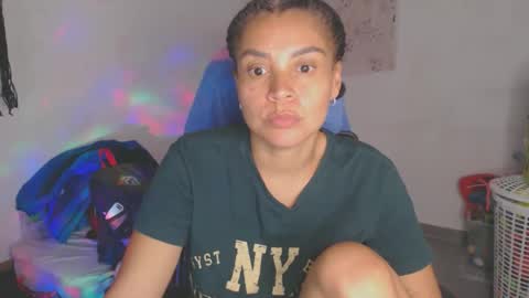 Snapshot of shayna_cute chatting on June 5, 6:52 am Shayna online show from June 5, 6:52 am