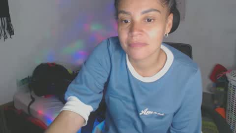 Snapshot of shayna_cute chatting on June 8, 2:01 am Shayna online show from June 8, 2:01 am