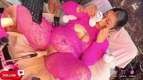 Snapshot of shayna_manson_ chatting on February 27, 9:00 am INDEPENDENT MODEL ITS JUST YOU ME online show from February 27, 9:00 am