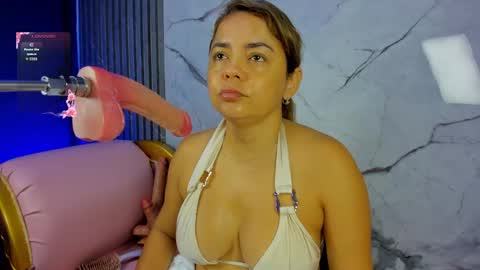 Snapshot of shayra_boobs2 chatting on May 7, 10:31 am shayra_boobs2 online show from May 7, 10:31 am