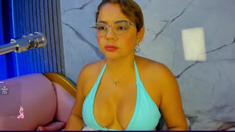 Snapshot of shayra_boobs2 chatting on June 6, 10:42 am shayra_boobs2 online show from June 6, 10:42 am