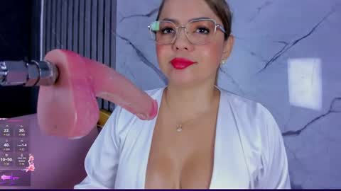 Snapshot of shayra_boobs2 chatting on June 25, 10:31 am shayra_boobs2 online show from June 25, 10:31 am
