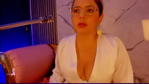 Snapshot of shayra_boobs2 chatting on July 5, 10:22 am shayra_boobs2 online show from July 5, 10:22 am