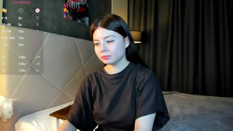 Snapshot of shei1a_shy chatting on November 11, 9:20 am Amely online show from November 11, 9:20 am