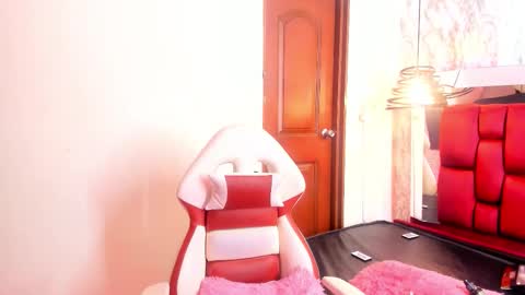 Snapshot of sheilly_brown chatting on September 24, 7:28 pm sheilly_brown online show from September 24, 7:28 pm