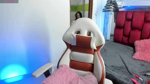 Snapshot of sheilly_brown chatting on October 17, 7:27 pm sheilly_brown online show from October 17, 7:27 pm