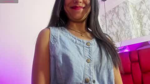 Snapshot of sheilly_brown chatting on November 7, 7:25 pm sheilly_brown online show from November 7, 7:25 pm