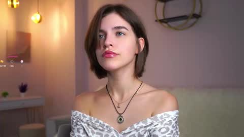 Snapshot of shelleyharn chatting on November 2, 1:08 am Alex online show from November 2, 1:08 am