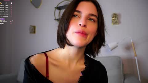 Snapshot of shelleyharn chatting on December 3, 1:24 am Alex online show from December 3, 1:24 am