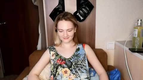 Snapshot of shelliegoza chatting on June 8, 3:01 pm Ashley online show from June 8, 3:01 pm