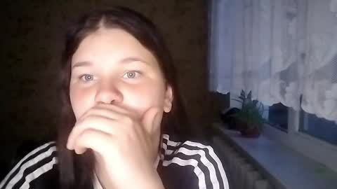 Snapshot of shellydiffley chatting on June 8, 6:19 pm Shelly online show from June 8, 6:19 pm