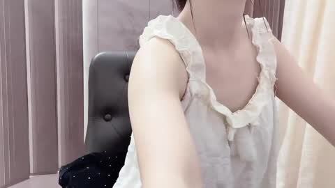 Shelly online show from April 3, 1:25 am