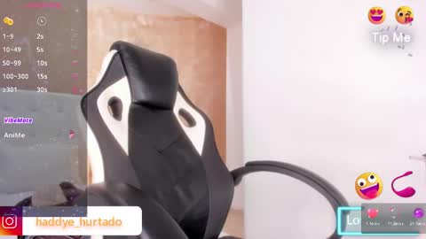 shenielxxx online show from December 3, 7:00 pm