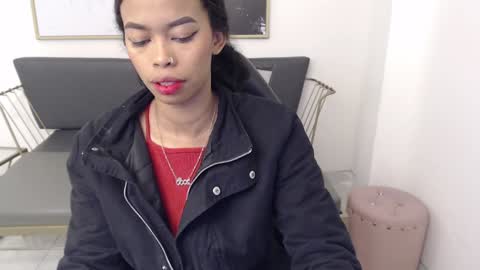 Snapshot of shenna_brunette_ chatting on December 4, 1:20 pm Shenna online show from December 4, 1:20 pm