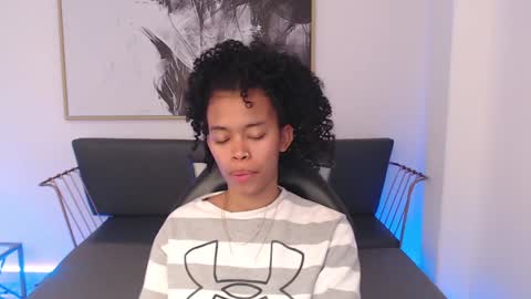 Snapshot of shenna_brunette_ chatting on December 24, 4:51 pm Shenna online show from December 24, 4:51 pm