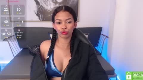 Snapshot of shenna_brunette_ chatting on January 30, 1:21 pm Shenna online show from January 30, 1:21 pm