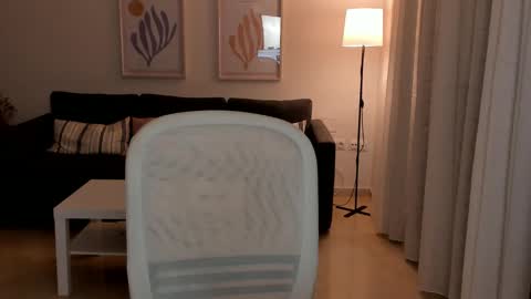 Snapshot of shesleepsnaked chatting on December 6, 8:07 pm shesleepsnaked online show from December 6, 8:07 pm