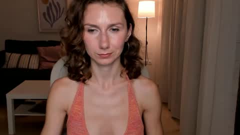 Snapshot of shesleepsnaked chatting on December 17, 5:47 pm shesleepsnaked online show from December 17, 5:47 pm
