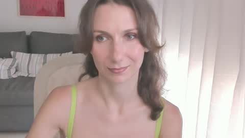 Snapshot of shesleepsnaked chatting on October 10, 3:44 pm shesleepsnaked online show from October 10, 3:44 pm