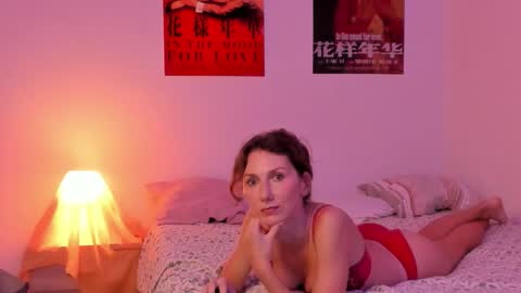 Snapshot of shesleepsnaked chatting on October 21, 5:02 pm shesleepsnaked online show from October 21, 5:02 pm