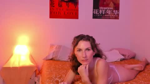 shesleepsnaked online show from October 28, 7:05 pm