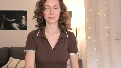 shesleepsnaked online show from April 14, 4:35 pm