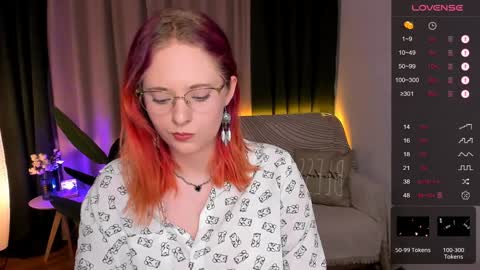 Snapshot of sheslinki chatting on December 4, 7:28 am Hello guys my name is Aemilia online show from December 4, 7:28 am