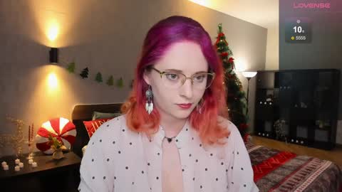 Snapshot of sheslinki chatting on December 23, 12:08 pm Hello guys my name is Aemilia online show from December 23, 12:08 pm