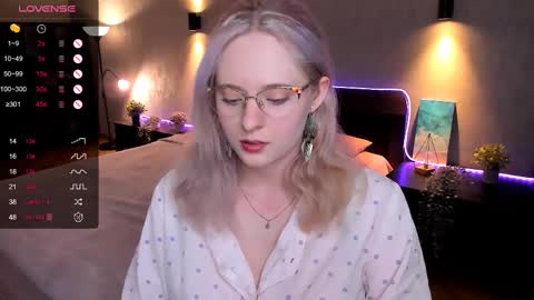 Snapshot of sheslinki chatting on February 12, 9:10 am Hello guys my name is Aemilia online show from February 12, 9:10 am