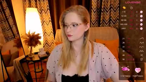 Snapshot of sheslinki chatting on October 13, 8:03 am Hello guys my name is Aemilia online show from October 13, 8:03 am