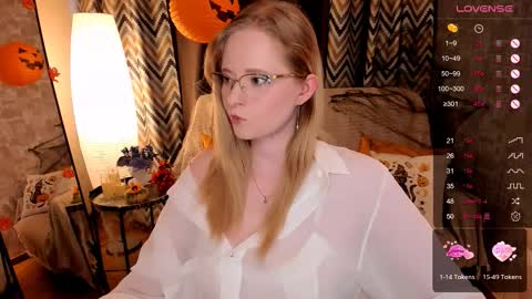 Snapshot of sheslinki chatting on October 21, 8:15 am Hello guys my name is Aemilia online show from October 21, 8:15 am