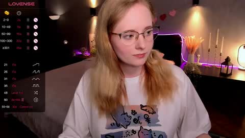 Snapshot of sheslinki chatting on June 7, 8:29 am Hello guys my name is Aemilia online show from June 7, 8:29 am