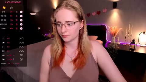 Snapshot of sheslinki chatting on June 24, 8:46 am Hello guys my name is Aemilia online show from June 24, 8:46 am