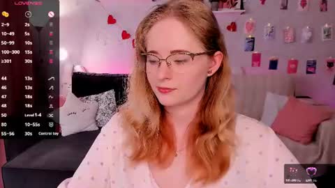 Snapshot of sheslinki chatting on July 30, 8:46 am Hello guys my name is Aemilia online show from July 30, 8:46 am