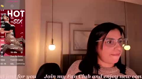 Snapshot of sheyla_hills_ chatting on June 17, 3:57 pm Sheyla online show from June 17, 3:57 pm