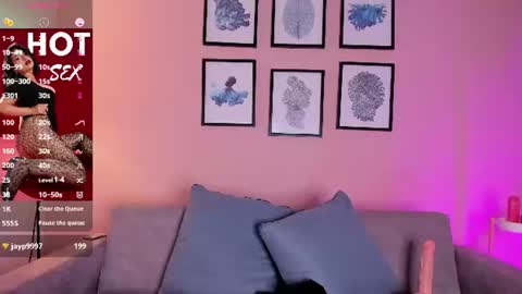Snapshot of sheyla_hills_ chatting on June 20, 4:48 am Sheyla online show from June 20, 4:48 am