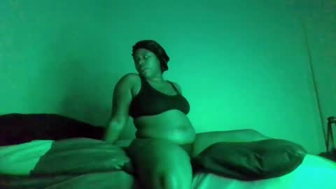 Snapshot of shiesty2thick chatting on February 18, 2:49 am EbonyFantasy online show from February 18, 2:49 am